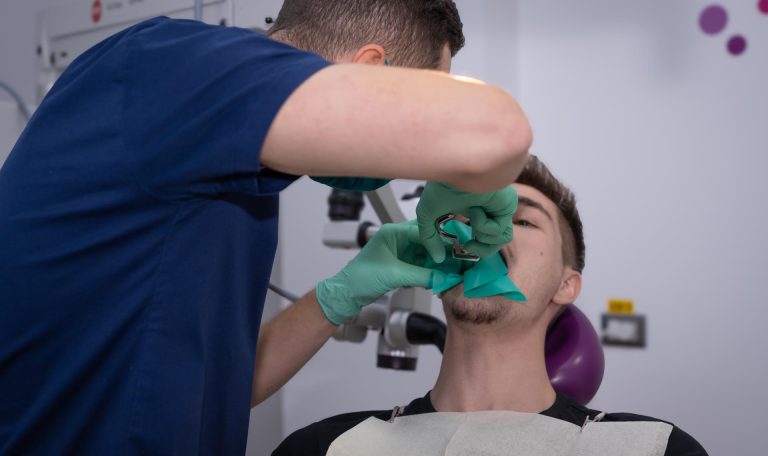 Dr.Burciu Albert Medic Stomatolog